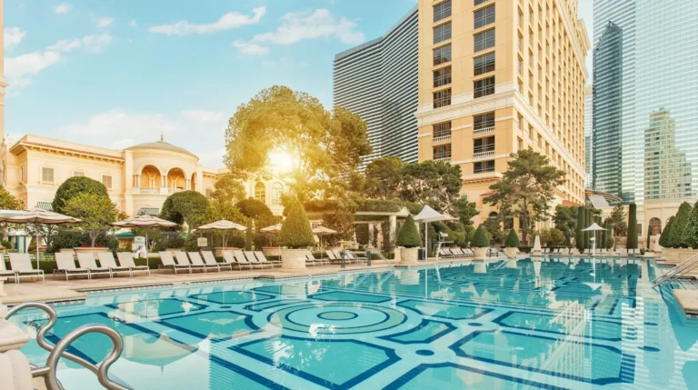 Luxury Resort Reservation Options: A Strategic Distribution & Booking Guide